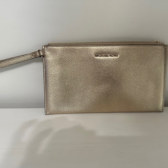 Michael Kors wristlet - Picture 1 of 2
